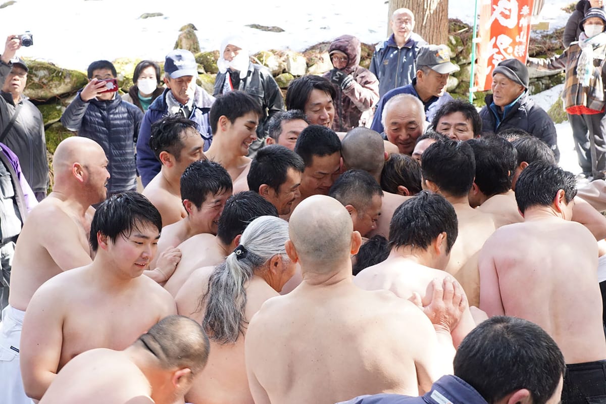 Somin-bukuro Festival at Saijamine Shrine