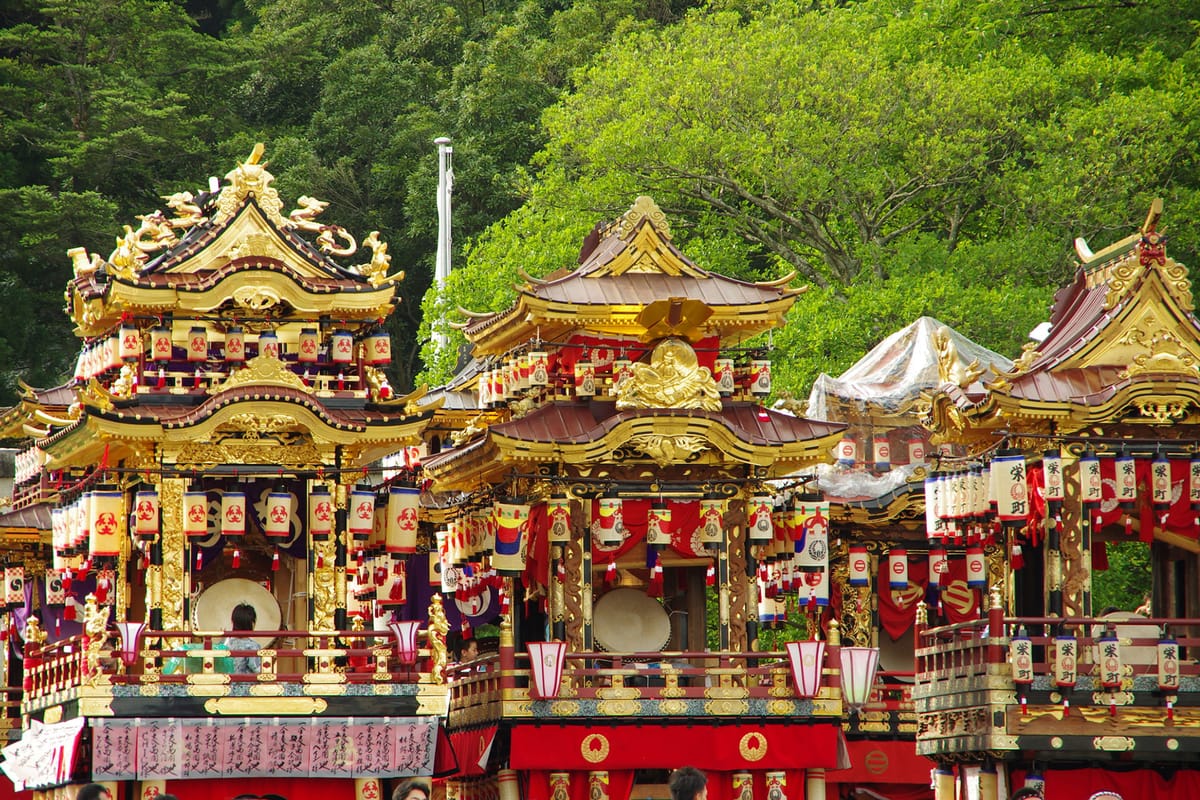 เทศกาลโคมไฟยักษ์อีดาดะโจ (Iidacho Toroyama Matsuri)