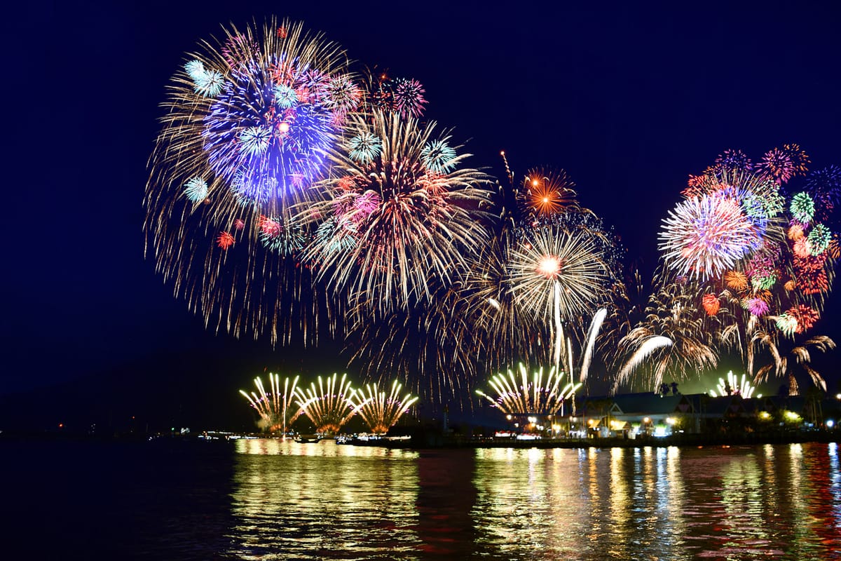 Kagoshima Kinkowan Summer Night Grand Fireworks Display