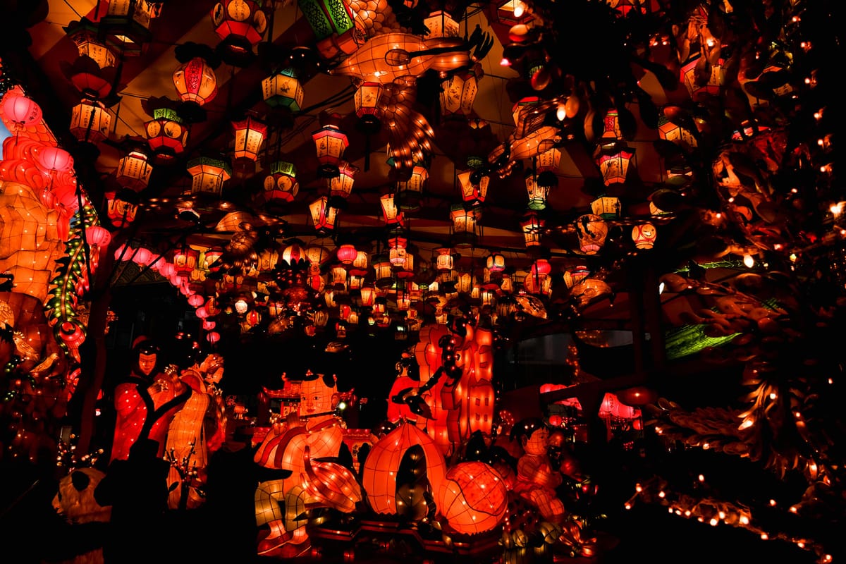 เทศกาลโคมไฟลอยน้ำ (Lantern Festival)
