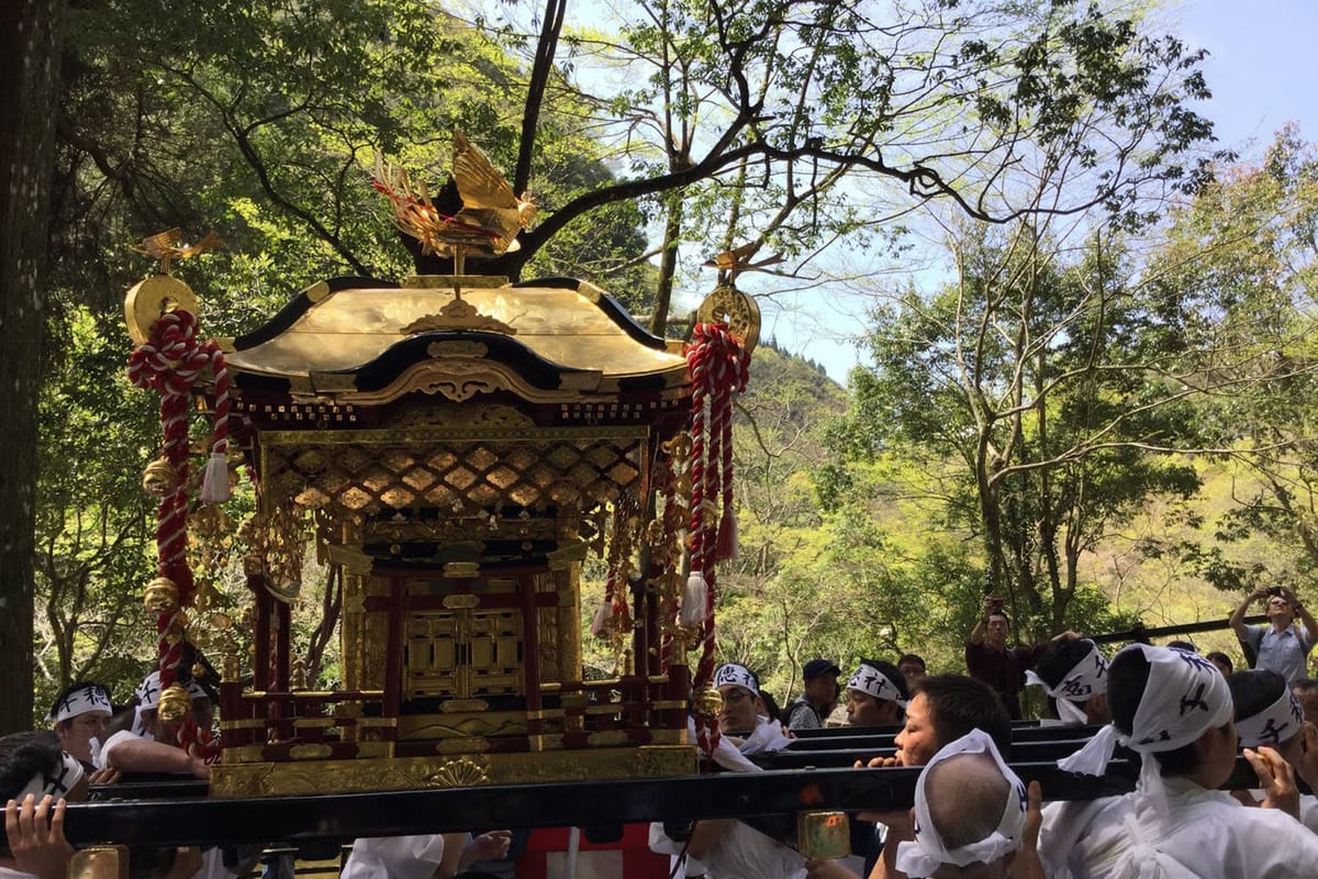 Frühlingsfest des Takachiho-Schrein