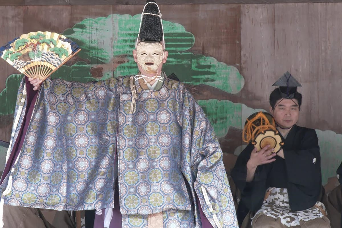 Danse sacrée de la fête des fleurs de pêcher (Itsukushima-jinja)