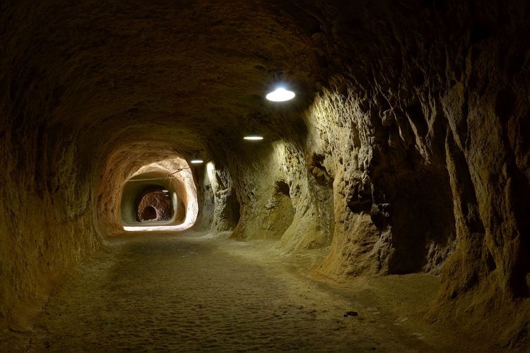 Yoshimi Hyakukutsu (One Hundred Caves of Yoshimi)