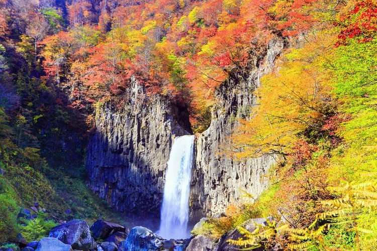 Naenatake Falls