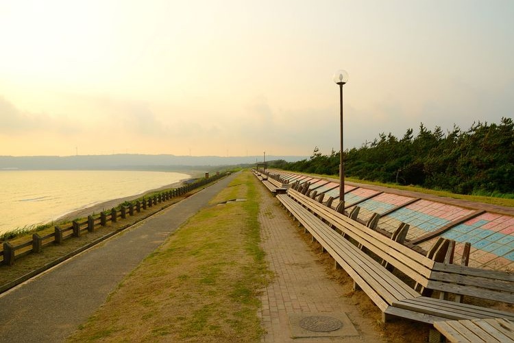 World's Longest Bench (Sunset Hill Inn Masho)