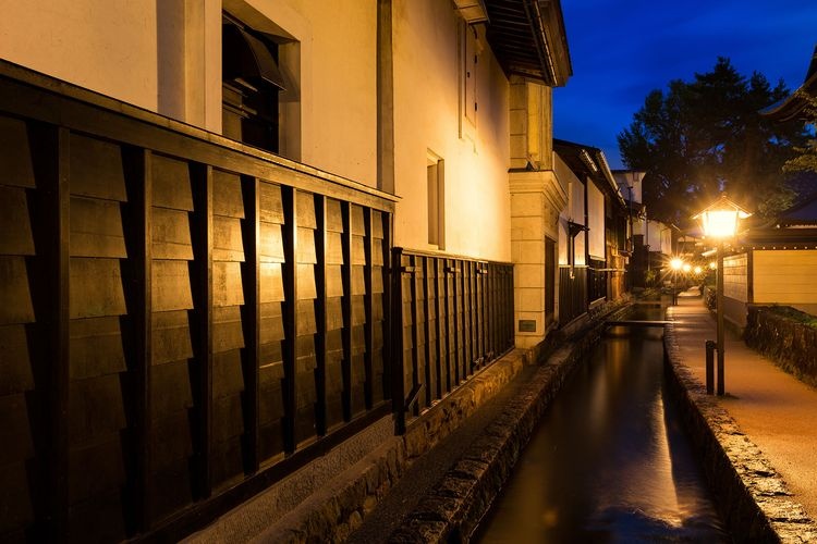 Shirokabe Dozo-gai (White-walled Storehouse District)