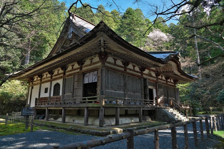 Shakazan Hyakusaiji Temple