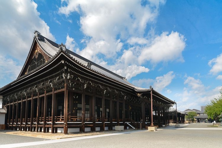 Hongan-ji Temple ( Nishi Hongan-ji Temple)