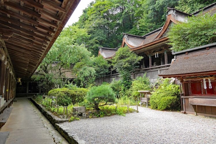 Yoshino Mizu-no-Jinja Shrine