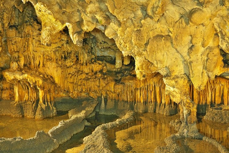 Mankeido Cave