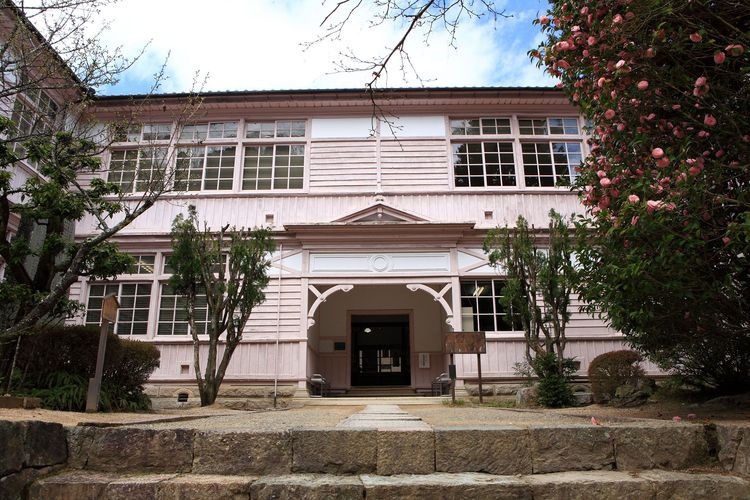 Old Shizutani School