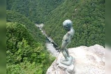 Tourist destination images of Iya Gorge's Peeing Boy(1)