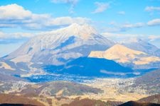 Tourist destination images of Mount Yufu (Yufu-dake)(2)