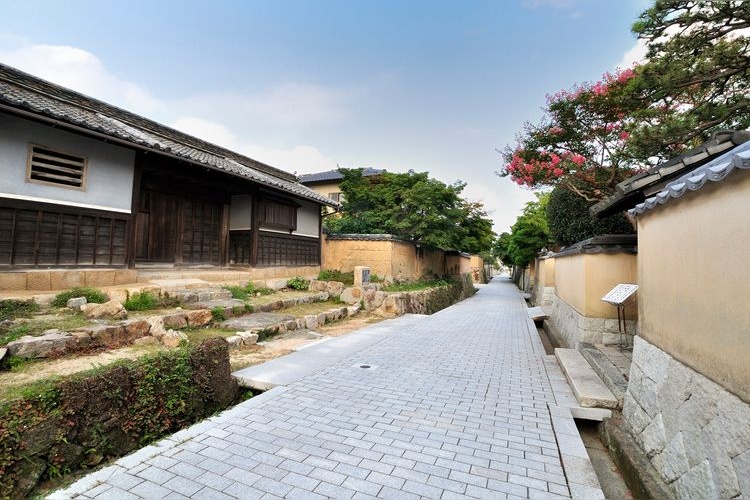 Suga Family Gate (Suga Nagaya-mon)