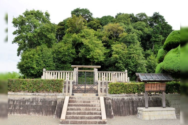 Tenmu and Jito Imperial Mausoleum (Noguchi Royal Tomb Kofun)