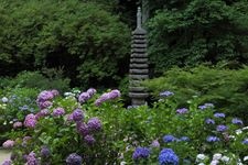 Tourist destination images of Floating Island Thirteen-Story Stone Pagoda(1)