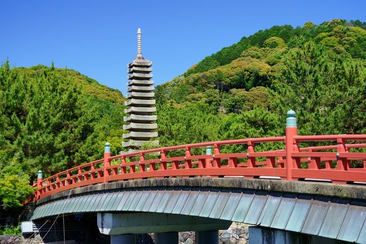 Tourist destination images of Floating Island Thirteen-Story Stone Pagoda(2)