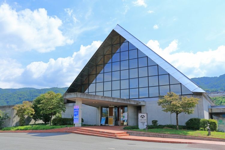 SUWA Glass no Sato Museum