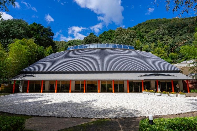 Himeji Shoosha no Sato Bijutsu Kogeikan (Himeji Shoosha Village Museum of Art and Crafts)