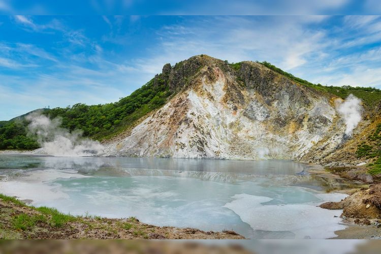 Ōyunuma (Great Hot Spring Pond)