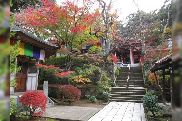 Yakuoin Onsenji Temple