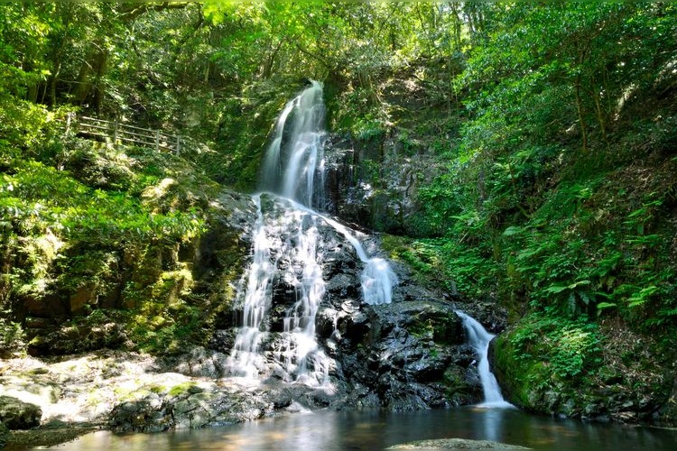 Akifusa Shiratono Falls