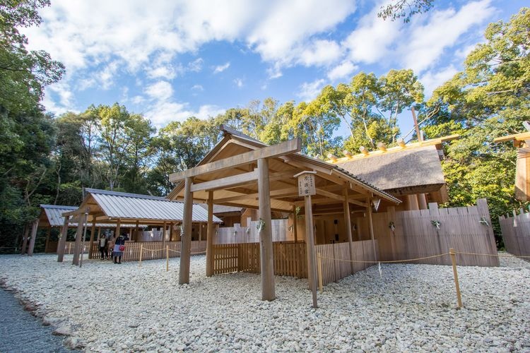 Tsukiyomi-miya Shrine