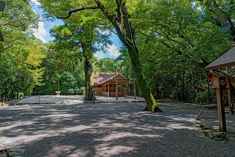 Tsukiyomi-miya Shrine