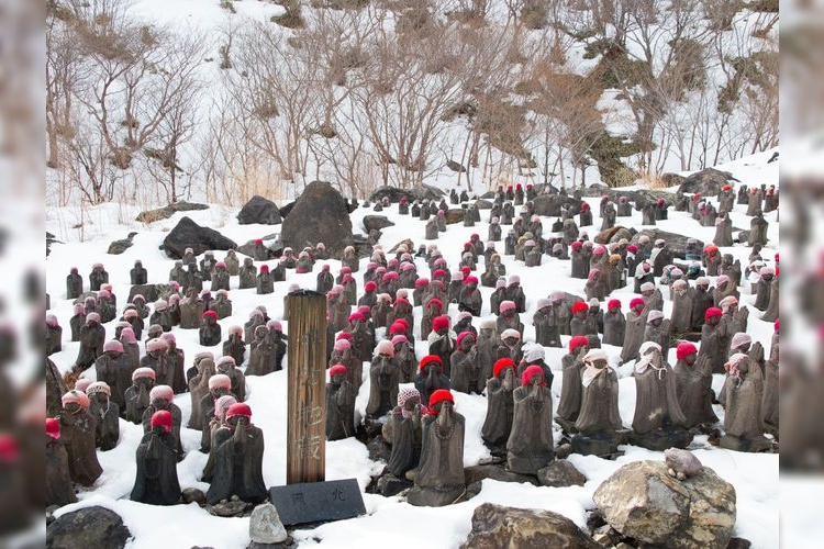 Tourist destination images of Sesshoseki (Killing Stone)(2)