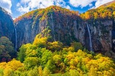 Tourist destination images of Yonakodaibakufu (Yonako Great Waterfall)(1)