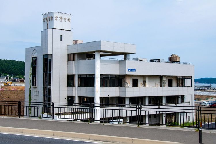 Disaster-stricken Structure: Bridal Palace Takano Kaikan