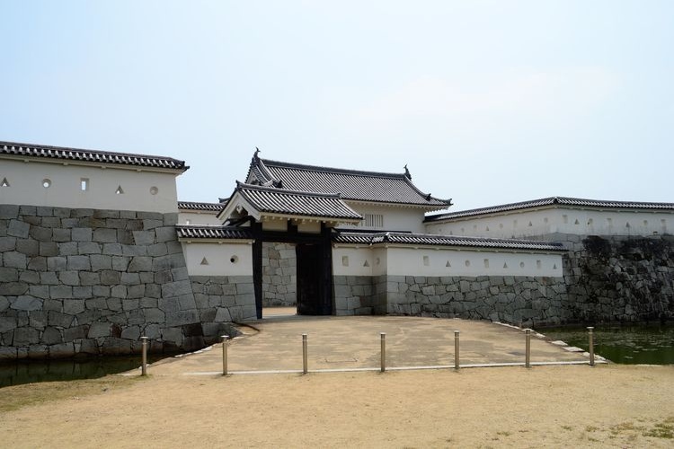 ซากปราสาทอาโกะ (Ako Castle Ruins)