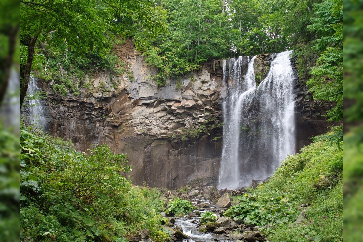 阿希里贝茨瀑布 (Ashiribetsu Falls)