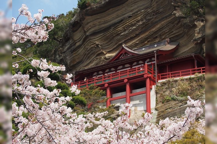 Dafuku-ji Temple (Gake no Kannon)