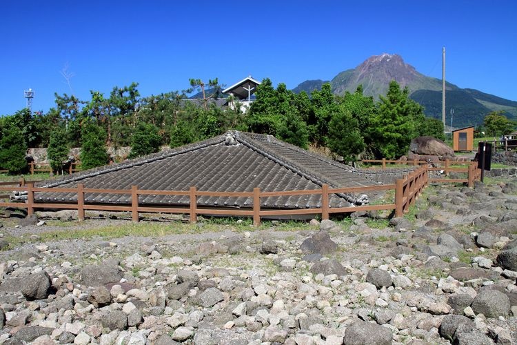 Parco della Casa Danneggiata da Colate di Fango