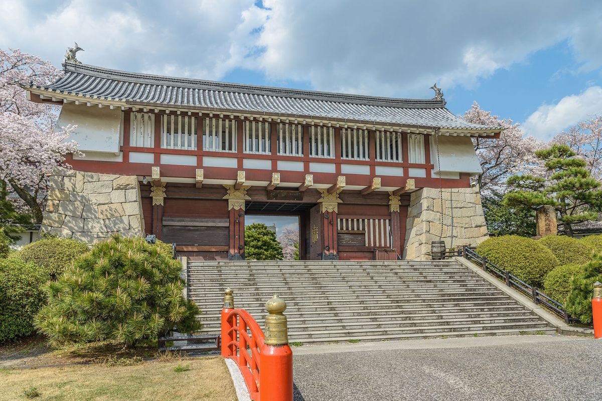 Fushimi Momoyama-jo (Fushimi Castle)