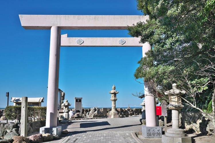 Futami Okitama Shrine (Meoto Iwa)
