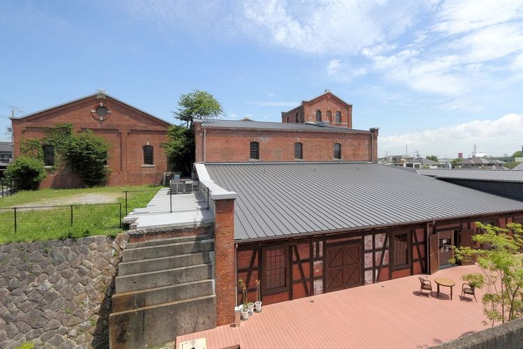 Edificio in Mattoni Rossi di Handa 2