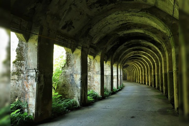 Higashi-Akatani Continuous Portals