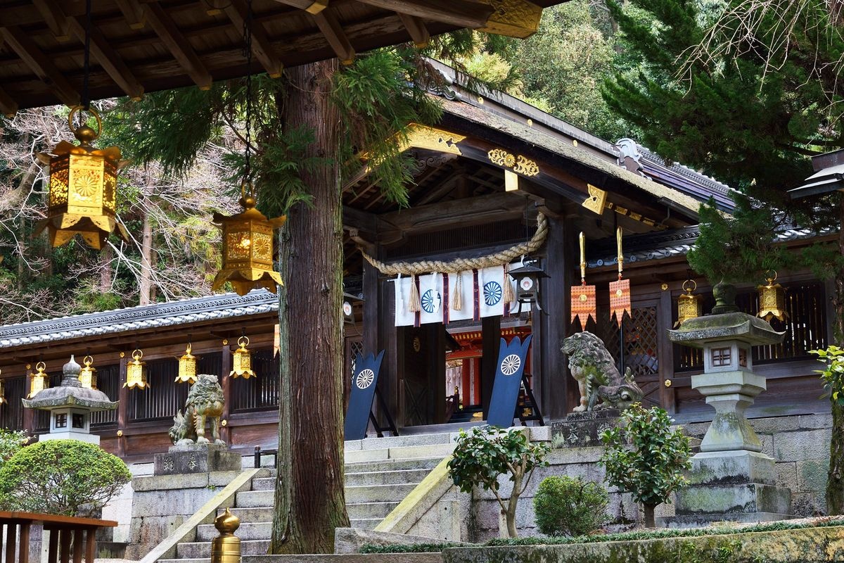 枚岡神社 (Hiraoka Shrine)