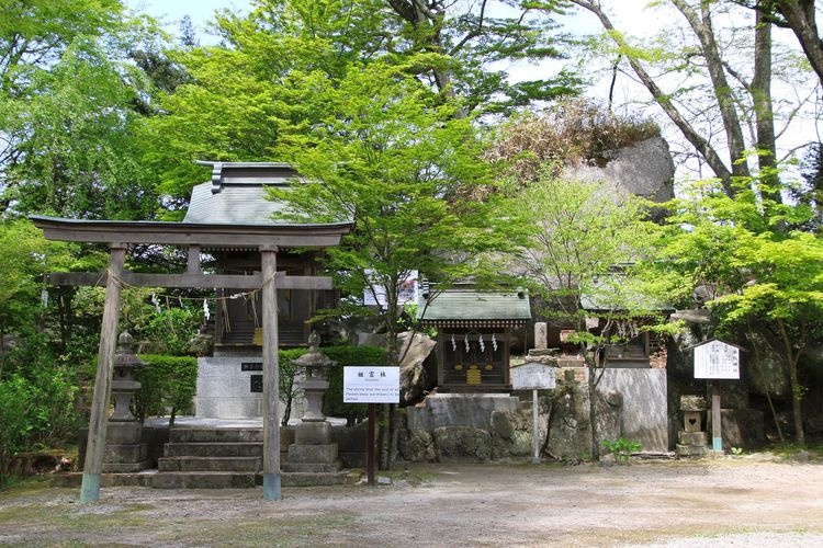 Isotsutsukowake Shrine 3