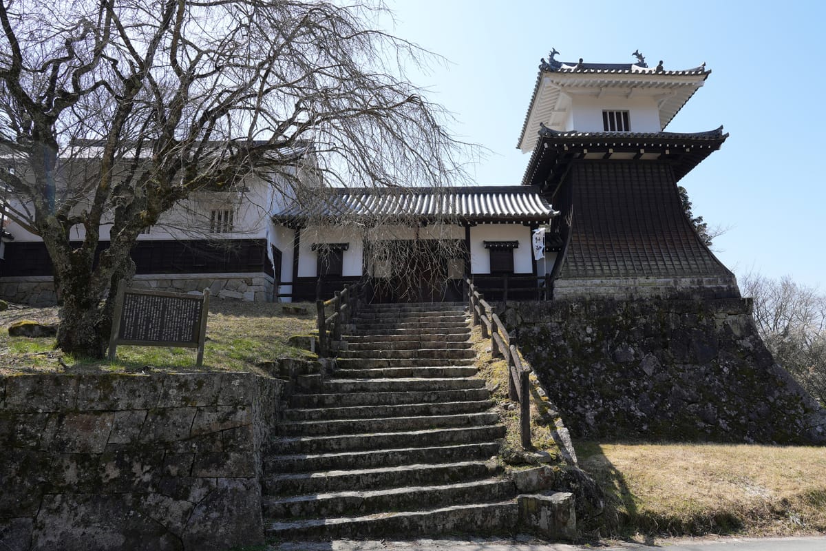 Imamura-jō Atogishi (Ruinen der Burg Imamura)