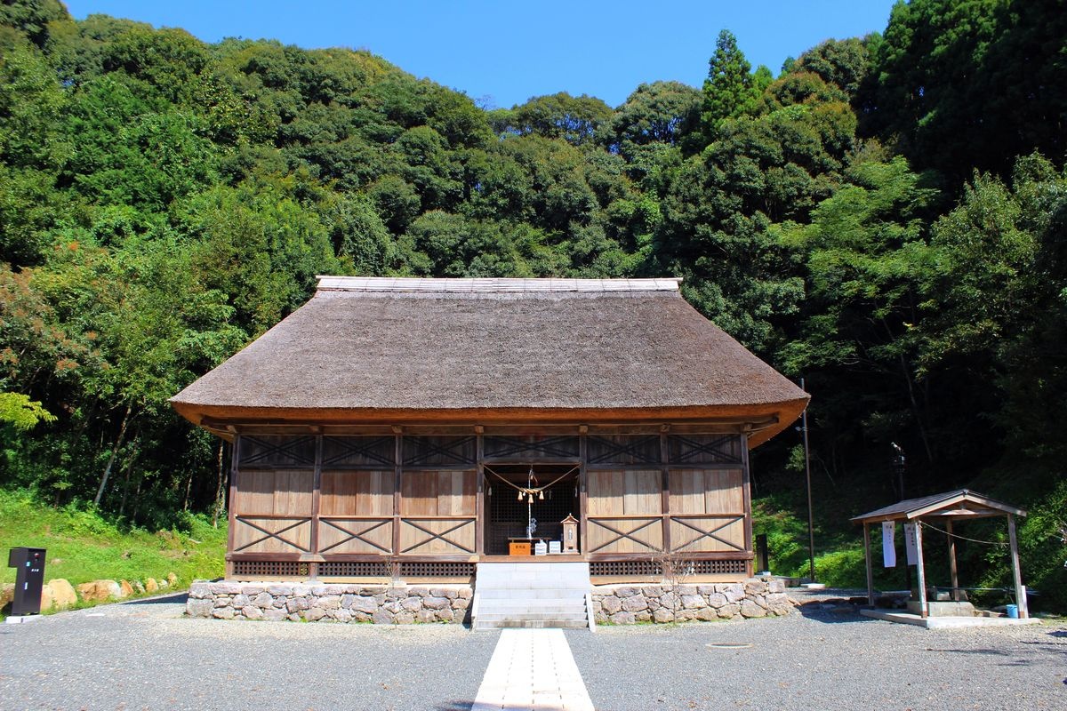 岩屋熊野座神社 (Iwaya Kumanoza Shrine)