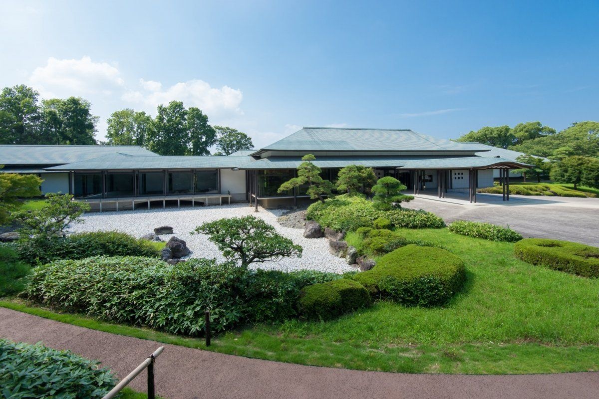 神宮美術館 (Jingu Art Museum)