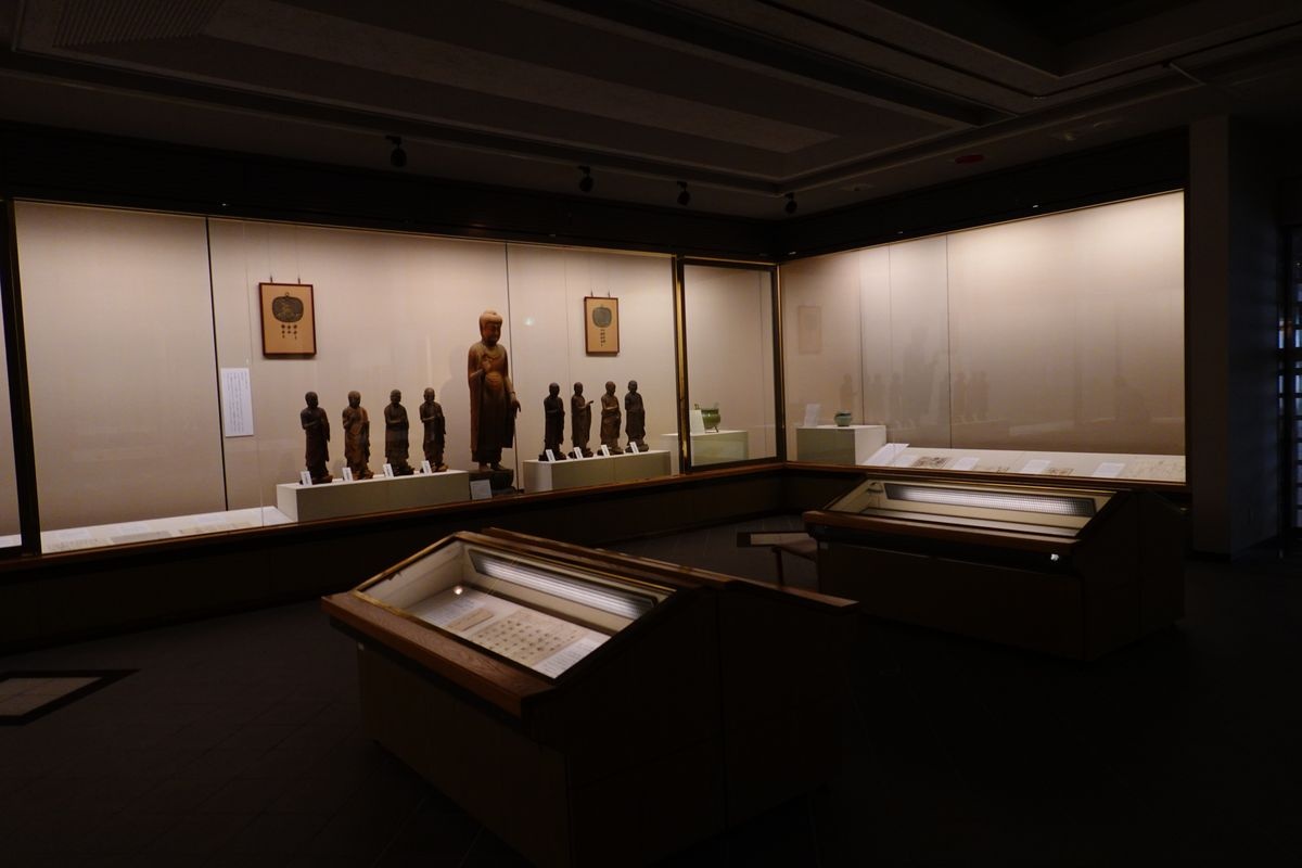 金澤文庫 (Kanazawa Bunko)