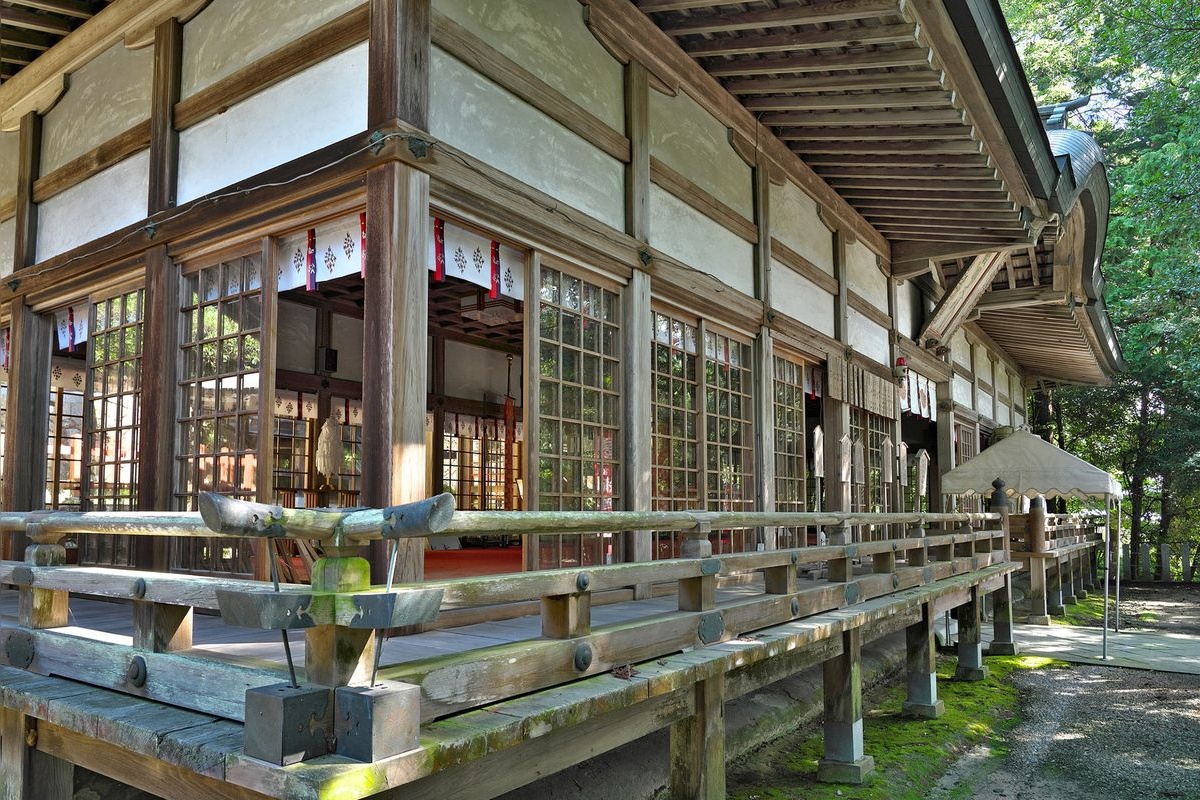 敢國神社