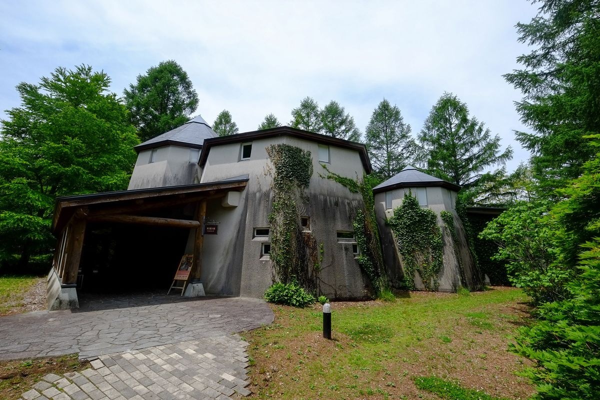 軽井沢絵本の森美術館