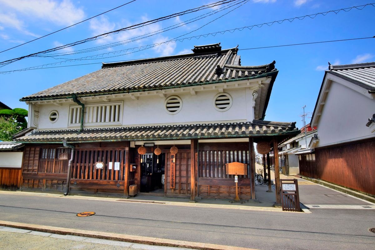 카와이 가문 저택 (Kawai Family Residence)