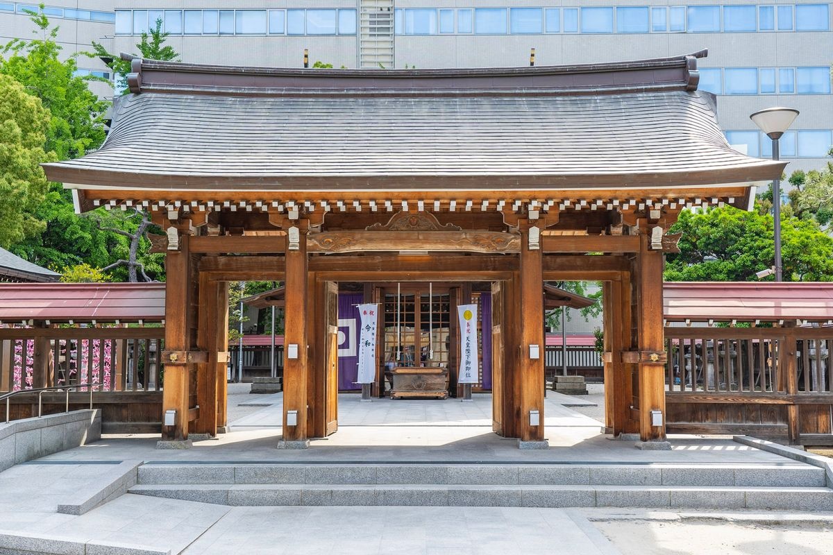 警固神社