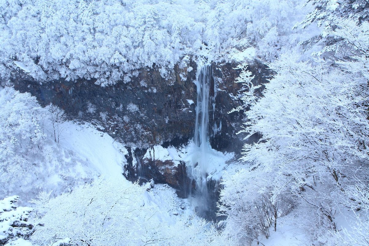华严瀑布 (Kegon Falls)
